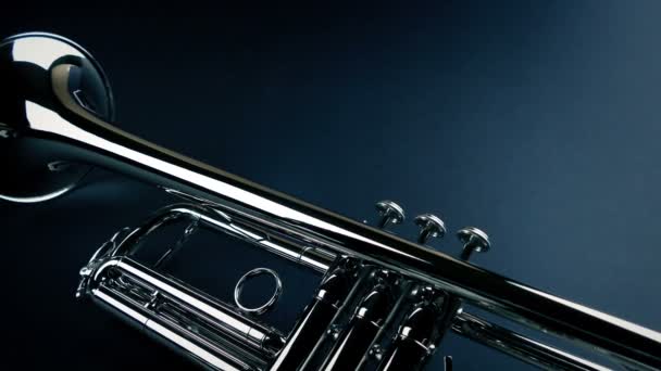 Shiny Silver Trumpet Plain Surface Moving Shot — Stock Video