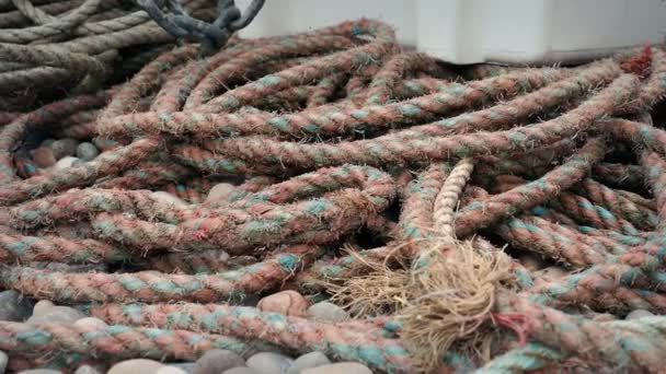 Weathered Fishing Boat Ropes Stranden — Stockvideo
