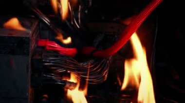 Yangın Bilgisayar ya da Makine Kablolarında Başlıyor