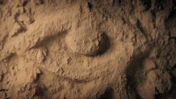 Sand Fällt Vom Ägyptischen Auge Der Hochgehoben Wird — Stockvideo
