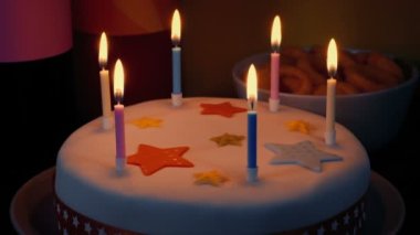 Güzel Doğum günü Pastası Mumları Üflenmiş Yakın çekim