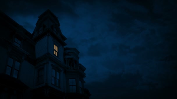 Licht Komt Één Voor Één Het Gotische Landhuis — Stockvideo