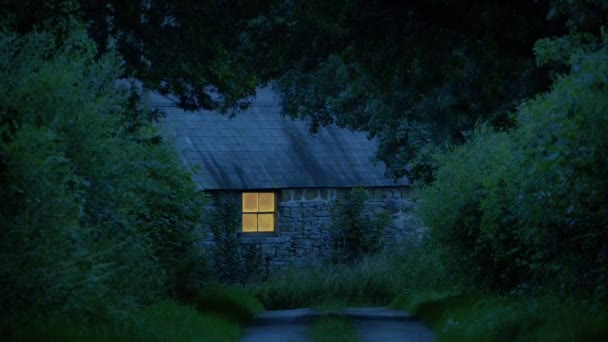 田舎の家の夕景 — ストック動画