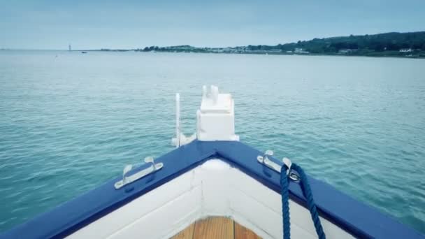 Barco Frente Pov Navegando Por Estuario — Vídeos de Stock