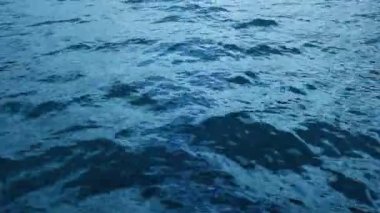 Kara Su 'nun üzerinde yelken açmak