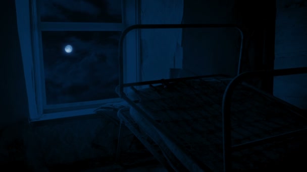 月光下老楼的卧室和床垫 — 图库视频影像