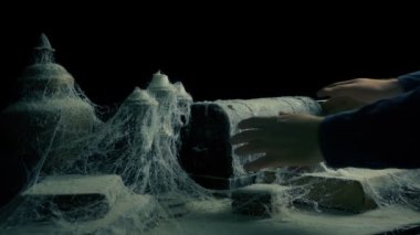 Tahta Kutu Tozlu Masa, Hazine Sandığı, Gizem Masası 'ndan Alındı