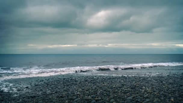 Strand kust bewolkt — Stockvideo