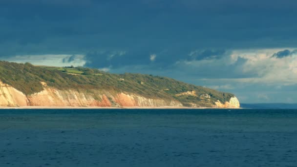 Costa à tarde Sol — Vídeo de Stock