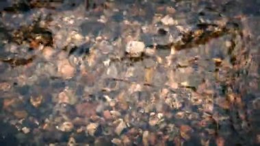 Nehir yatak camsı su yoluyla