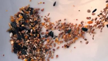 Kasenin içine dökme tahıl