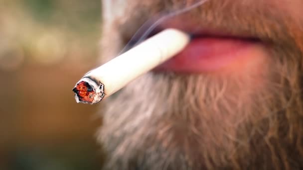 Expiration Fumée de tabac épaisse Mouvement lent 