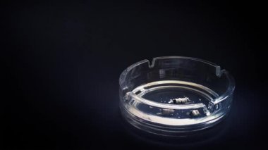 Aşırı sigara kül tablası kavramı Timelapse