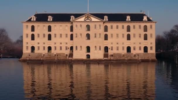 Mansion House On The Waterfront — Stockvideo