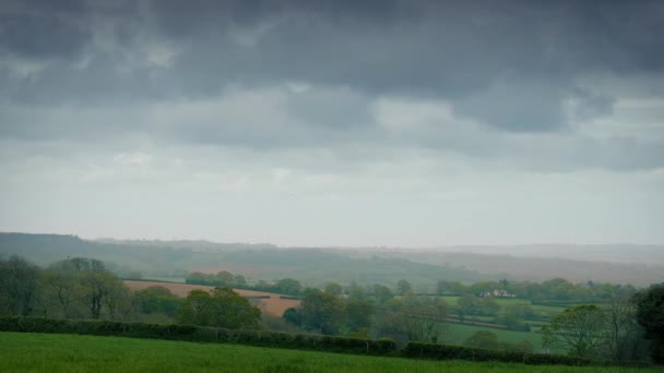 Grandes nubes sobre el paisaje rural Timelapse — Vídeo de stock