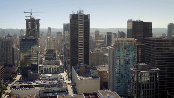 Zona centro de la ciudad en el sol — Vídeos de Stock