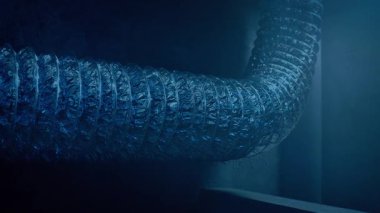 Karanlık Binadaki Hava Kanalı Borusu