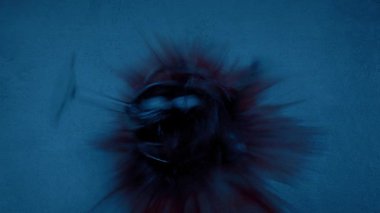 Karanlık Oda 'da Şarap Camı Parçalandı