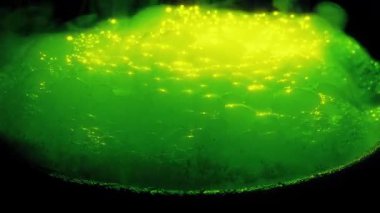 Kabarcıkları patlayan Yeşil İksir Kazanı