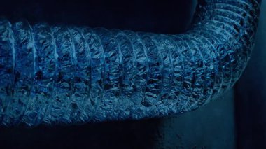 Binanın İçindeki Büyük Havalandırma Borusu