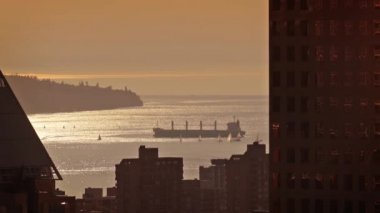Köpüklü City Bay gemi ve yelkenli tekneler