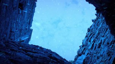 Bina harabelerinde şimşek ve yağmur bekleniyor