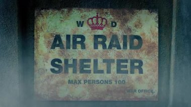 2. Dünya Savaşı Hava Akınları Sığınma Evi Duman Altında