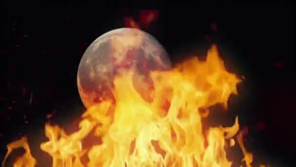 Luna pasando Behing fuego furioso — Vídeo de stock