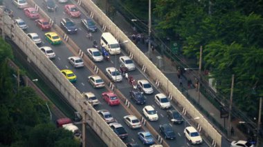 Ağır acele saat trafik tropikal iklim