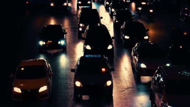 Gece dramatik ışık arabalara — Stok video