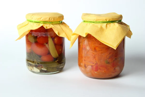 Beyaz arka plan üzerinde izole Turşu sebze