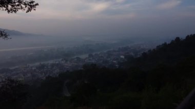 Ganj Nehri ile birlikte Haridwar 'ın zaman aşımına uğramış görüntüsü.
