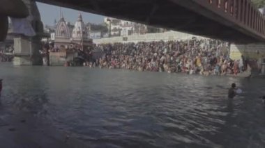 Haridwar Hindistan 'daki Ganj Nehri.. 