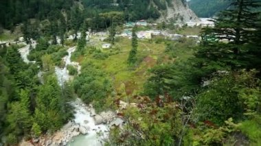 Uttarakhand Hindistan 'ın Harsil Vadisi Turizm Tepesi İstasyonu. 