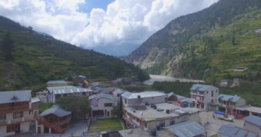 Hindistan 'da Ganj' ın kollarına yakın Himalaya köyü.. 