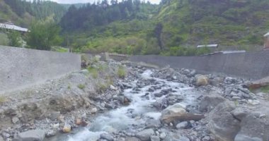 Himalaya Hindistan 'daki Ganj nehrinin hava manzarası.. 