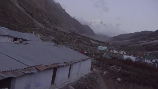 Gaumukh-Trek und Basislager im Himalaya Indien. — Stockvideo