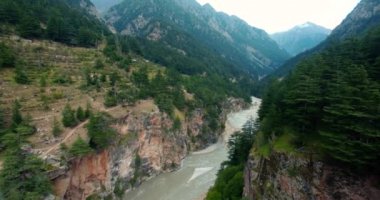 Himalaya Hindistan 'daki Ganj Vadisi' nin havadan görünüşü.. 