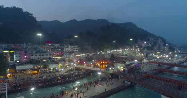 Haridwar Har ki Pauri junto com o rio Ganges Índia. — Vídeo de Stock