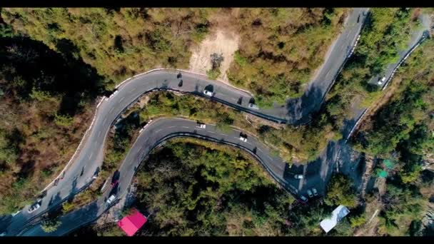 Widok z lotu ptaka Mussoories drogowego u podnóża Himalajów . — Wideo stockowe