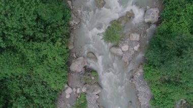 Uttarakhand Hindistan 'ın Tepelerinin Altındaki Suyun Güzelliği