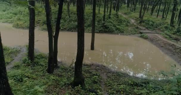 Tradycyjny sposób pozyskiwania wody w Uttarakhand Indie — Wideo stockowe