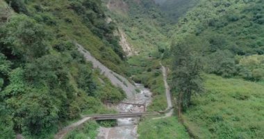 Uttarakhand Hindistan 'ın Tepelerinin Altındaki Suyun Güzelliği