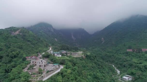 Casas de fazenda, a beleza da estação de Hill no vale do Himalaia — Vídeo de Stock