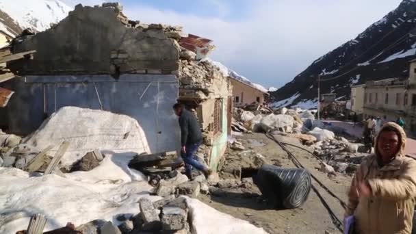 Kedarnath katastrofsökning organ i skräp — Stockvideo