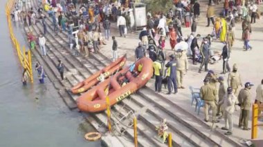 Coronavirüs salgını sırasında Mahakumbh Haridwar 'da kitle toplantısı.