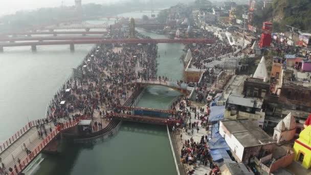 Mahakumbh uma grande peregrinação e festival no Hinduísmo. — Vídeo de Stock