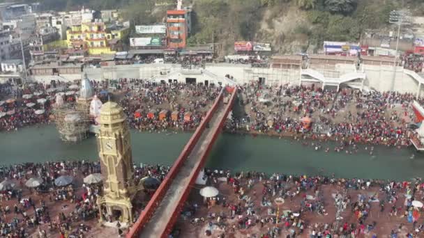 Mahakumbh uma grande peregrinação e festival no Hinduísmo. — Vídeo de Stock