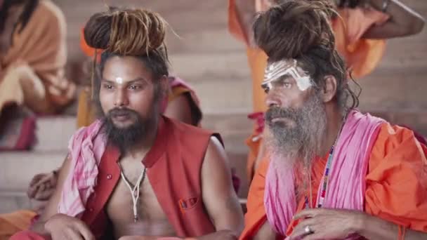 Kumbh Mela Haridwar Hindistan. Sadhus ya da Akharasin Azizleri Mahakumbh. Appleprores 422 Cinetone 60fps. — Stok video