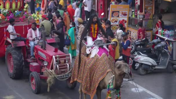 Haridwar Kumbh Mela的印第安圣徒古鲁 — 图库视频影像